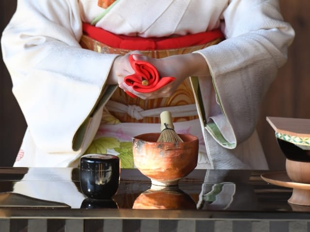Difference 3: Kimono Colors and Patterns