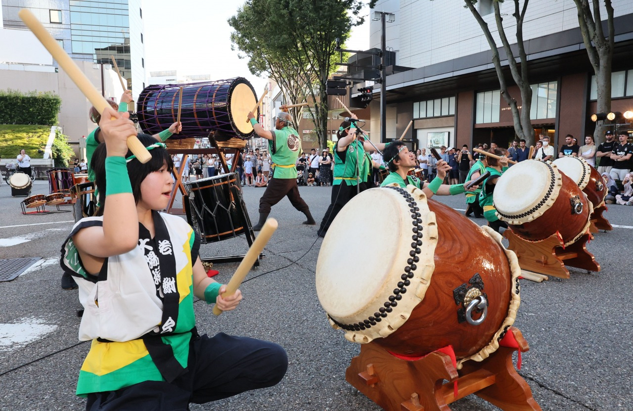 Powerful taiko drum performance by Ishikawa Prefecture Taiko Federation (Korinbo area)