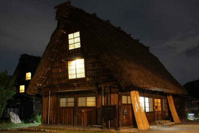 6:30PM〜7:30PM: Enjoy the Night Scenery of Shirakawa-go Before Departure