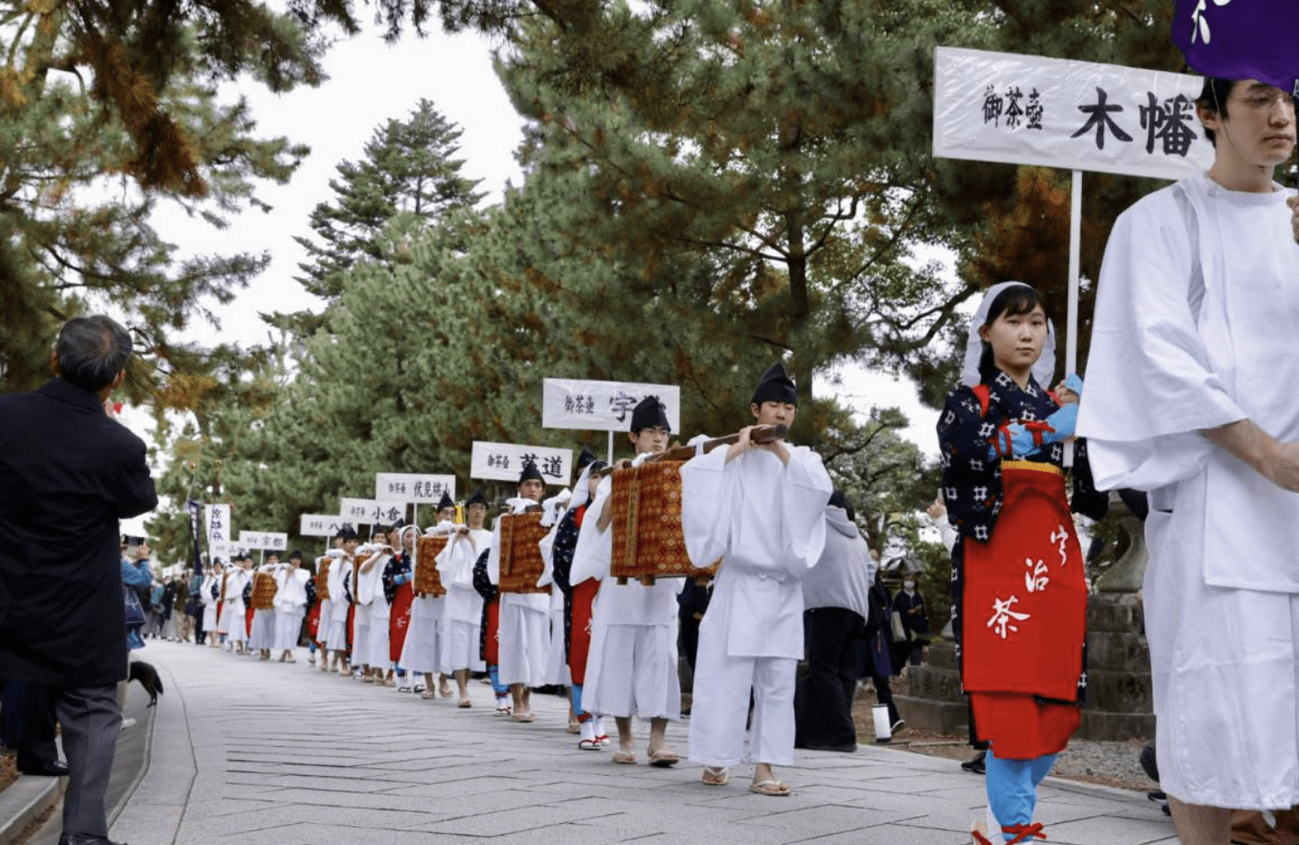 Kitano Tenmangu Shrine - Ocha-tsubo Hōkensai (Tea Jar Procession)