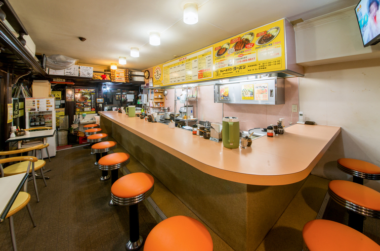 Many Seats with Quick Customer Turnover Means Less Waiting Time