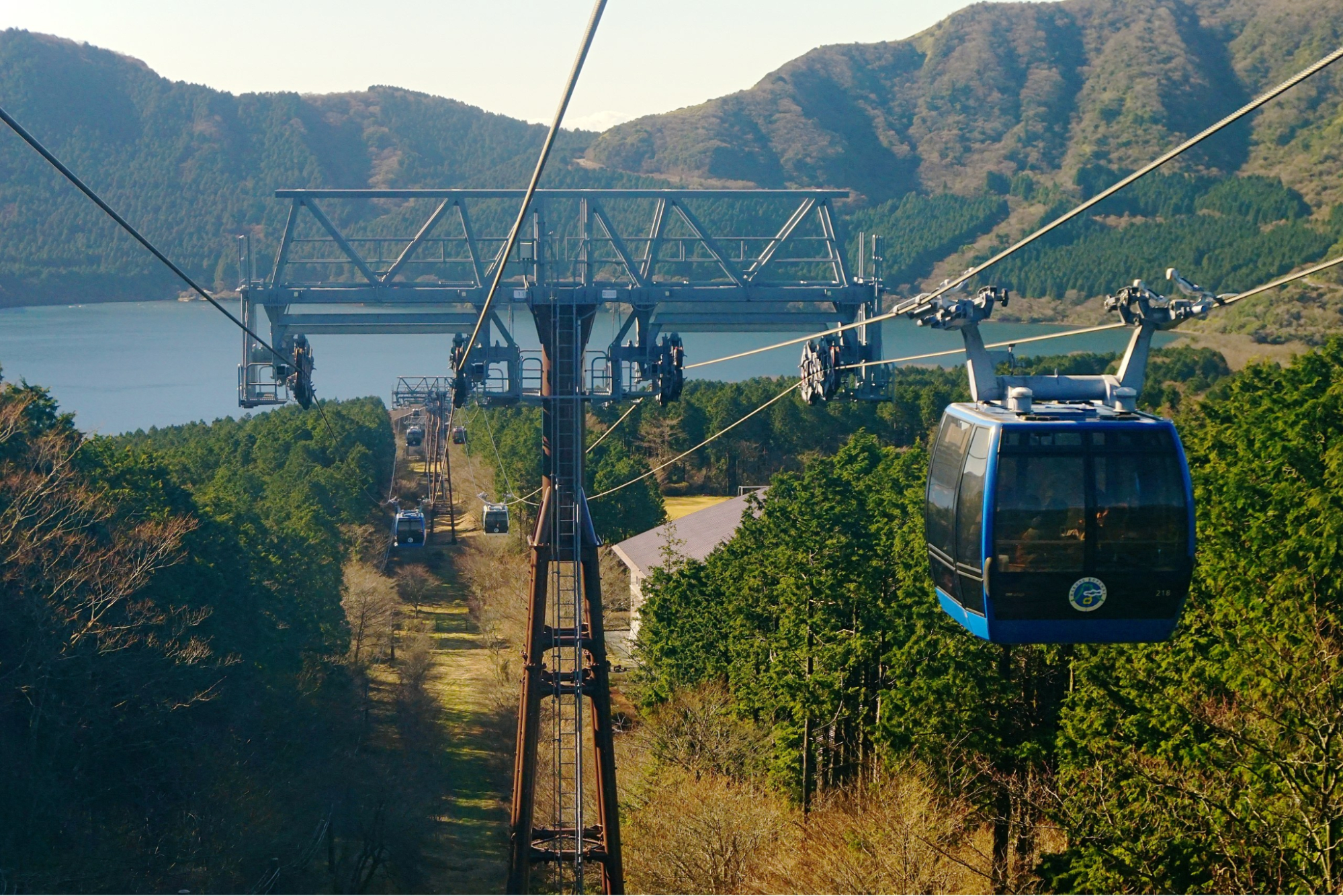 For Morning Visits to Owakudani, Using the "Hakone Ropeway" is Also Recommended
