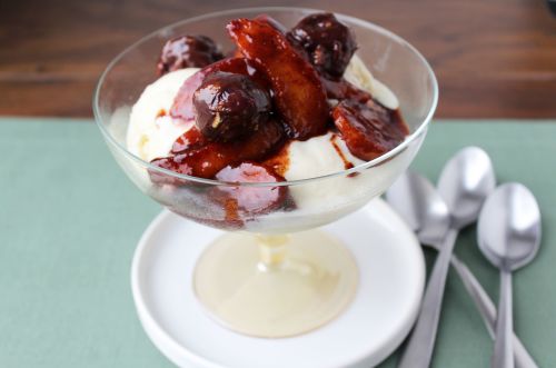 Apple and Frozen Yogurt Sundae Bowl