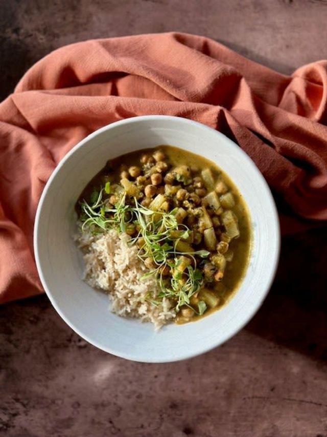 Sweet & Savory Chickpea Pineapple Chana Masala