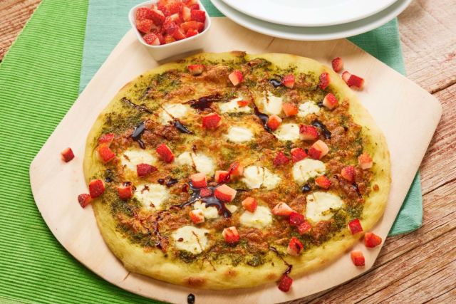 Strawberry Ricotta Pesto  Pizza with Balsamic Glaze