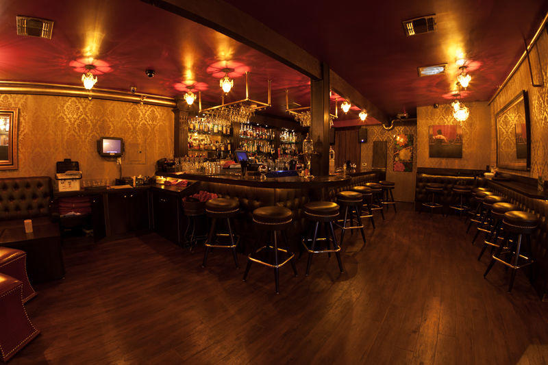 10 Nostalgic Bars In Los Angeles