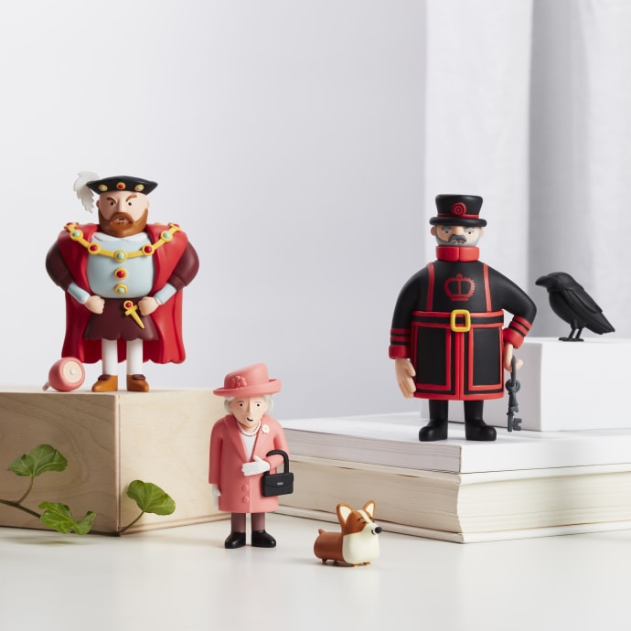 Pink The Royal Bundle Collectable London Art Figurines: Including: The Queen & Corgi, Henry VIII & Ham, Beefeater & Raven I Collectable London