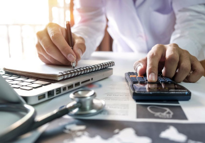 Die Finanzierungsmöglichkeiten für Ihre Praxis sollten Sie genau durchrechnen.