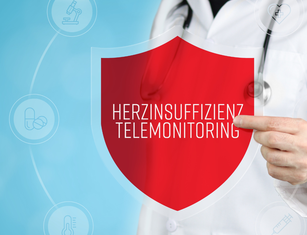 Das Bild zeigt eine Person in einem weißen Kittel und mit einem Stethoskop um den Hals. Die Person deutet auf ein rotes Schild, auf dem die Worte "HERZINSUFFIZIENZ TELEMONITORING" geschrieben stehen.