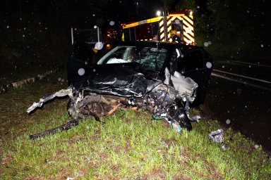 Batida frontal entre carro e caminhão deixa dois feridos na BR-282 em Herval