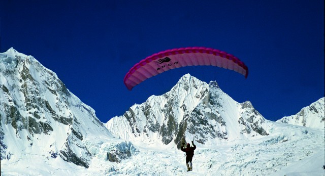 Enchanting Travels MD, Alex Metzler, paragliding in the Himalayas of India
