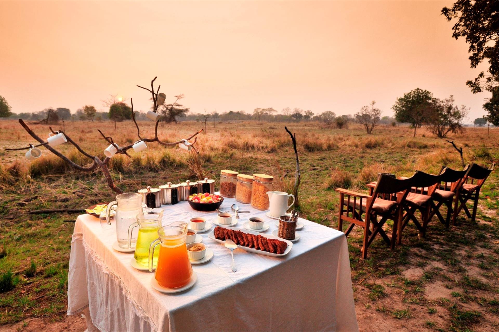 Breakfast in the bush - Luwi Bush Camp - South Luangwa, Zambia