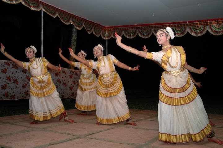 Thiruvathirakali, ein beliebter Volksgruppentanz