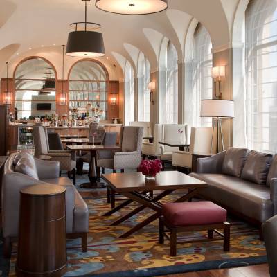 Gold Lounge