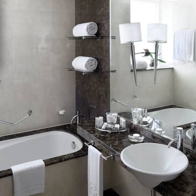 Premier Room - Bathroom