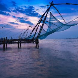 Traditional Chinese fishing net at fort cochin, India, Asia