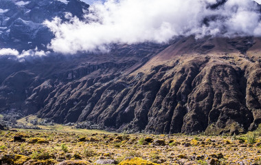 Nebel und Wolken am Vulkan El Altar in der Region Riobamba, Ecuador