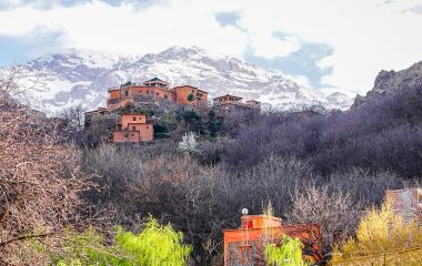 Außenansicht des Kasbah du Toubkal Hotel in Hoher Atlas, Marokko
