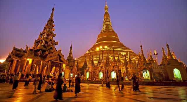 Die Shwedagon Pagode bei Dämmerung