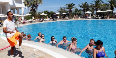 Tunisie tourisme voyage hotel piscine touristes lhorreur q0qzvr - Eugenol