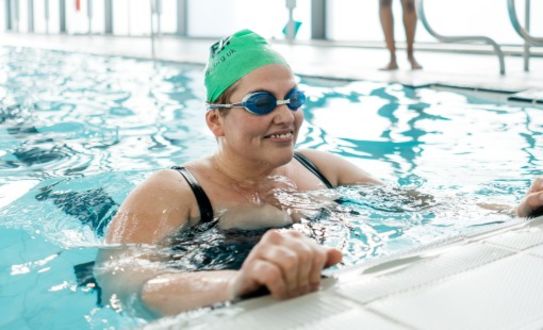 lady learning to swim