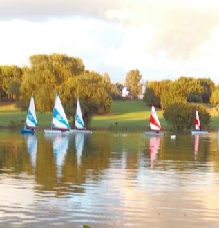 Several sailing boats on Stanborough Lake