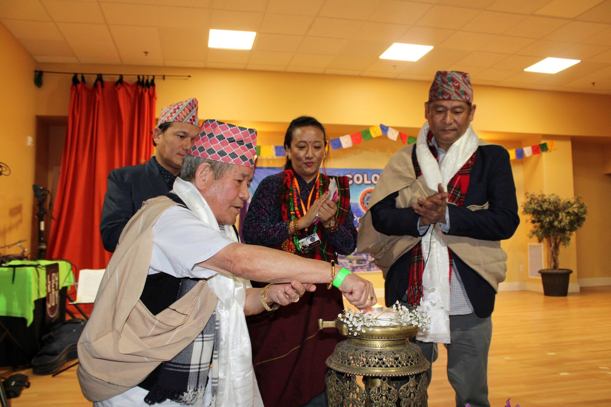 कोलोराडोमा आयोजित तमु ल्होसारमा राजु परियारले सबैलाइ नचाए।