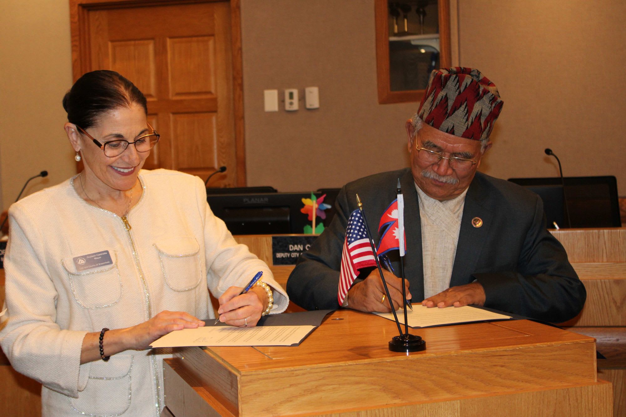 कोलोराडोको ब्रुमफिल्ड सिटी र नेपालको ललितपुर महानगरपालिका बिच भगीनी सम्बन्ध स्थापनार्थ हस्ताक्षर समारोह सम्पन्न।