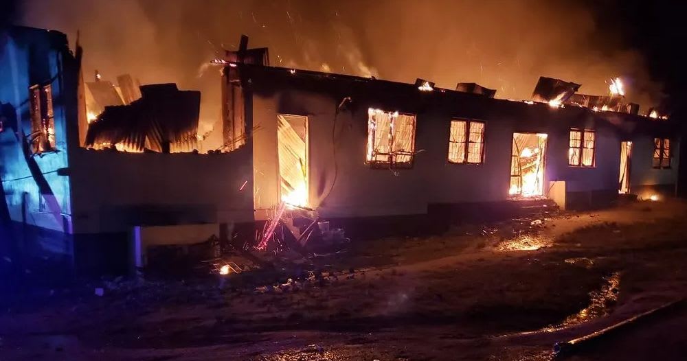 युगाण्डाको एक विद्यालयमा आक्रमण, सैंतीस जनाको मृत्यु