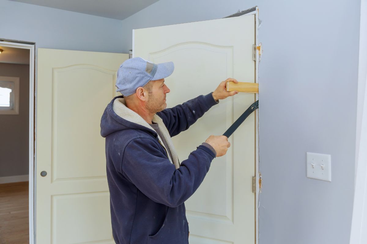 Zimmertür einbauen leicht gemacht: Praktische Anleitung und hilfreiche Tipps für den Einbau von Innentüren und Türzarge