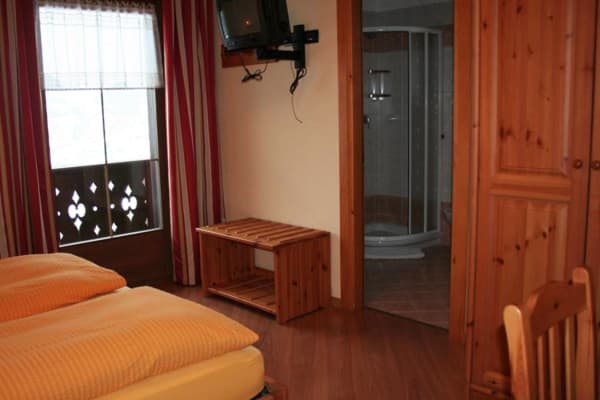 Hotel Moon/Cecilia,Copper Face Jacks Ski Trip