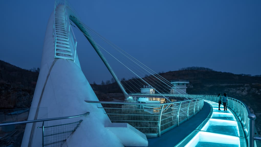 View from the top of the Tanxishan glass landscape pedestrian bridge at night