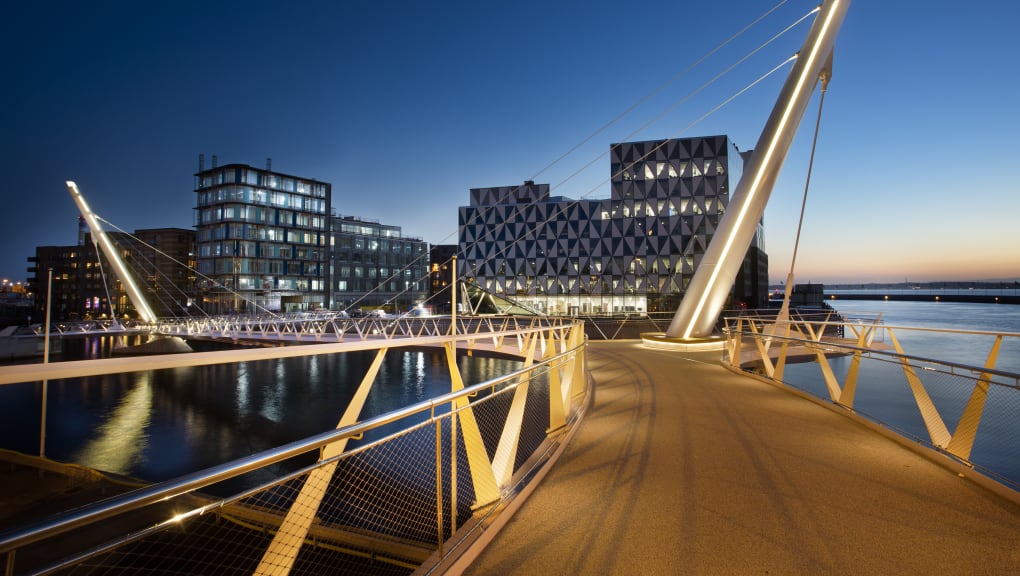 Exterior night view on the Varvsbron bridge