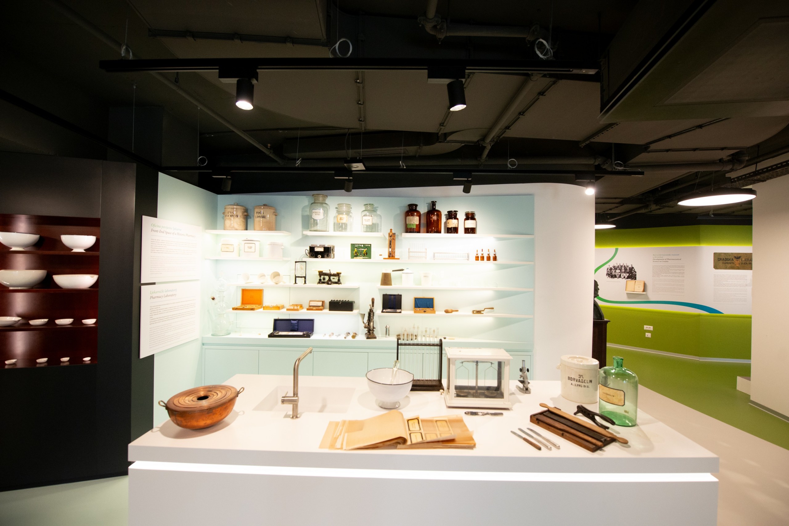 Postav JGL Muzej Farmacije