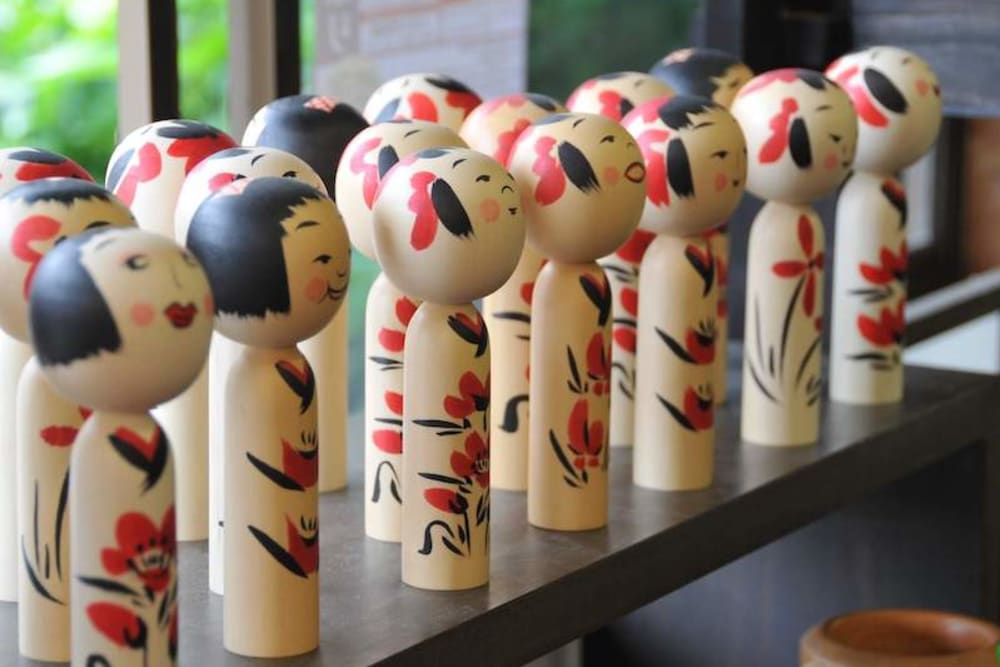Kokeshi wooden dolls discount