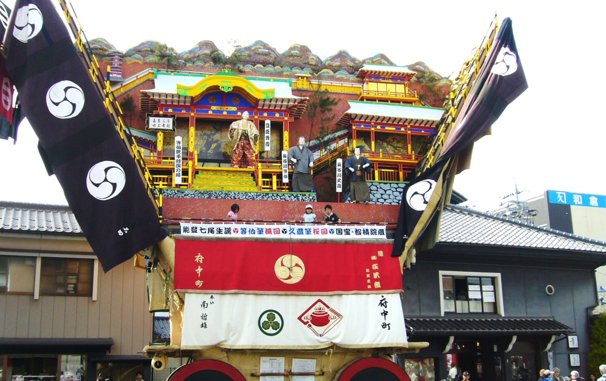 DEKAYAMA Giant Mountains The largest floats of Japan's festival