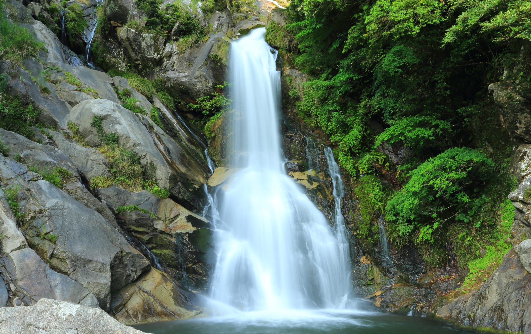 Mikaeri Waterfall