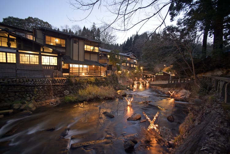 일본 구마모토 골프 휴식 대안 구로카와 온천 야경