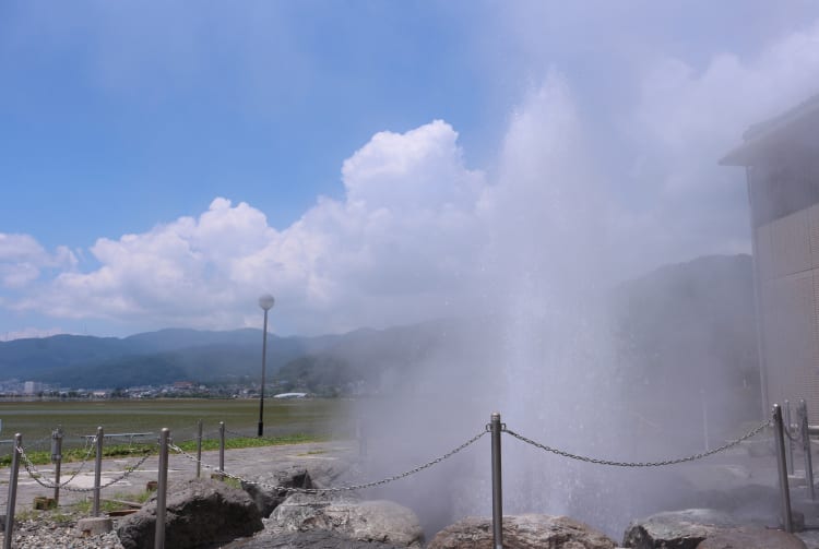 Suwa Lake Geyser Center