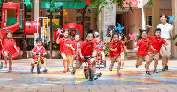 Chọn cô giáo hay chọn môi trường học khi tìm trường mầm non cho bé?