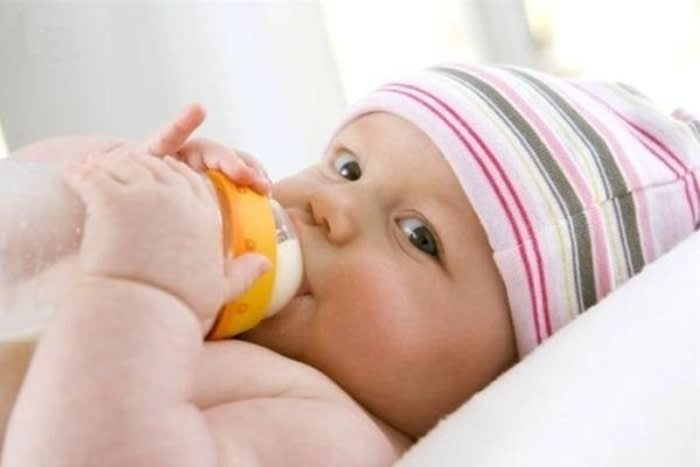 BA MẸ CÓ NÊN ĐỔI SỮA THƯỜNG XUYÊN CHO BÉ ?