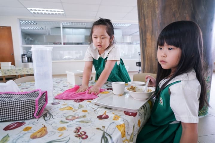 7 HOẠT ĐỘNG THỰC HÀNH MONTESSORI TẠI NHÀ CỰC ĐƠN GIẢN HÌNH THÀNH KỸ NĂNG SỐNG TỰ LẬP CHO CON