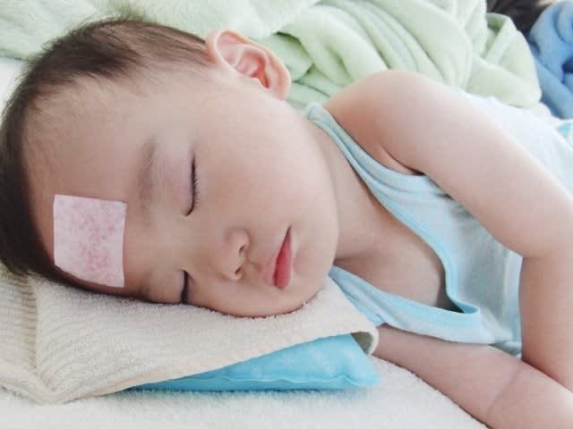 Trẻ 2 tuổi có nên cho con đi học mầm non không?