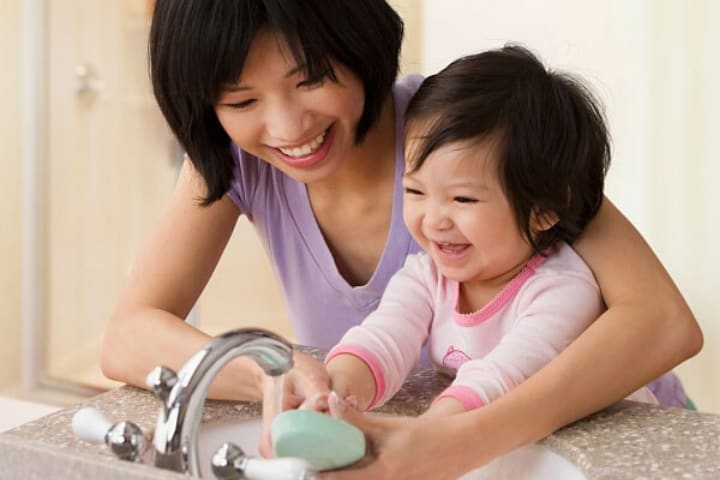 TRẺ 2 TUỔI ĐÃ NÊN CHO CON ĐI HỌC MẦM NON?