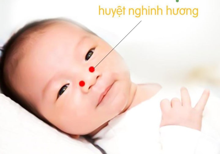 Mách ba mẹ cách xử lý khi trẻ bị hắt hơi, sổ mũi