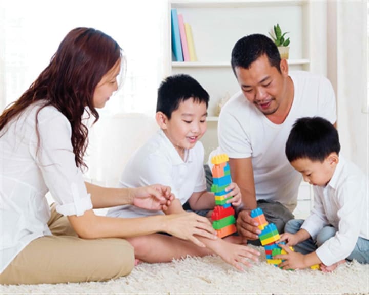 4 cách dạy con biết chia sẻ