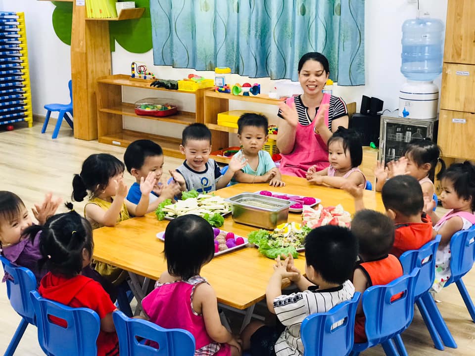 CHỌN TRƯỜNG MẦM NON CHO TRẺ : YẾU TỐ CON NGƯỜI ĐẶT LÊN HÀNG ĐẦU