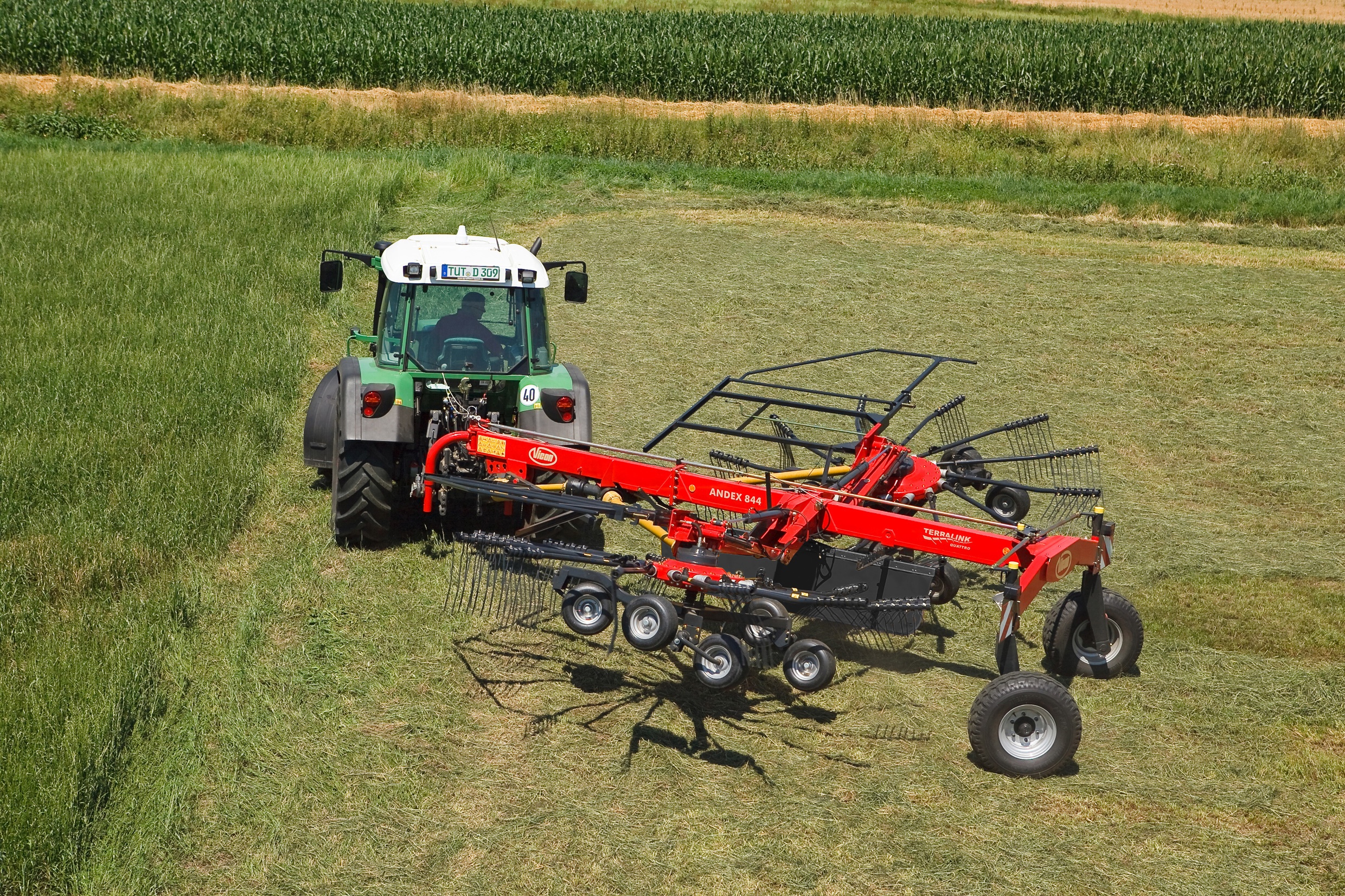 Double Rotor Rakes - VICON ANDEX 804-844-904 HYDRO-904 PRO, high performance also under though conditions cause by a strong carrier frame