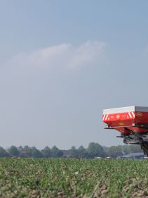 Disc Spreaders - Vicon RotaFlow RO-XL, provides long range spreading, optimal with more capacity