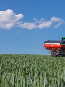 Disc Spreaders - Vicon RotaFlow RO-M EW, low weight perfect for small growers, operates precisely on uneven terrain, comes with ISOBUS system